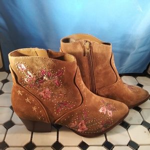 NWOT Gianni Bini Suede booties